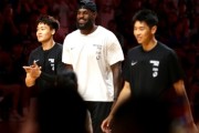 开云网站-詹姆斯中国行成都站盛况：赵睿崔永熙李梦助阵 指导国青大秀暴扣
